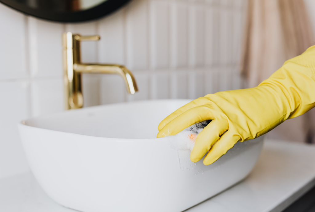 bathroom cleaning in ealing